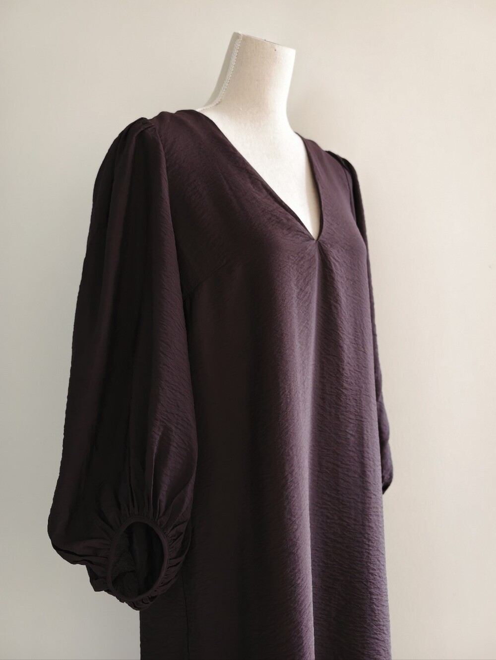 NWT & Other Stories Chocolate Brown V-Neck Midi Dress with Balloon Sleeves - Picture 7 of 15